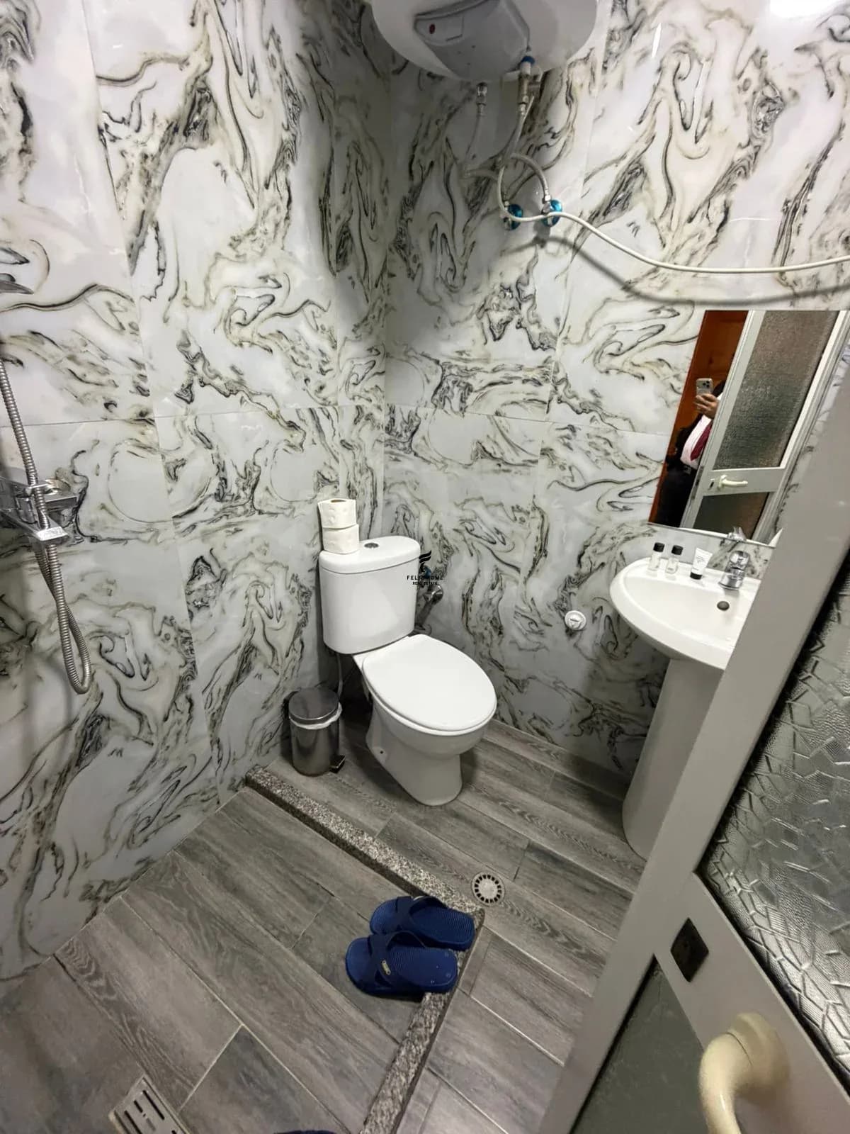 HOTEL ME QERA 3-KATESH RRUGA E ELBASANIT 360.000 LEKE 4