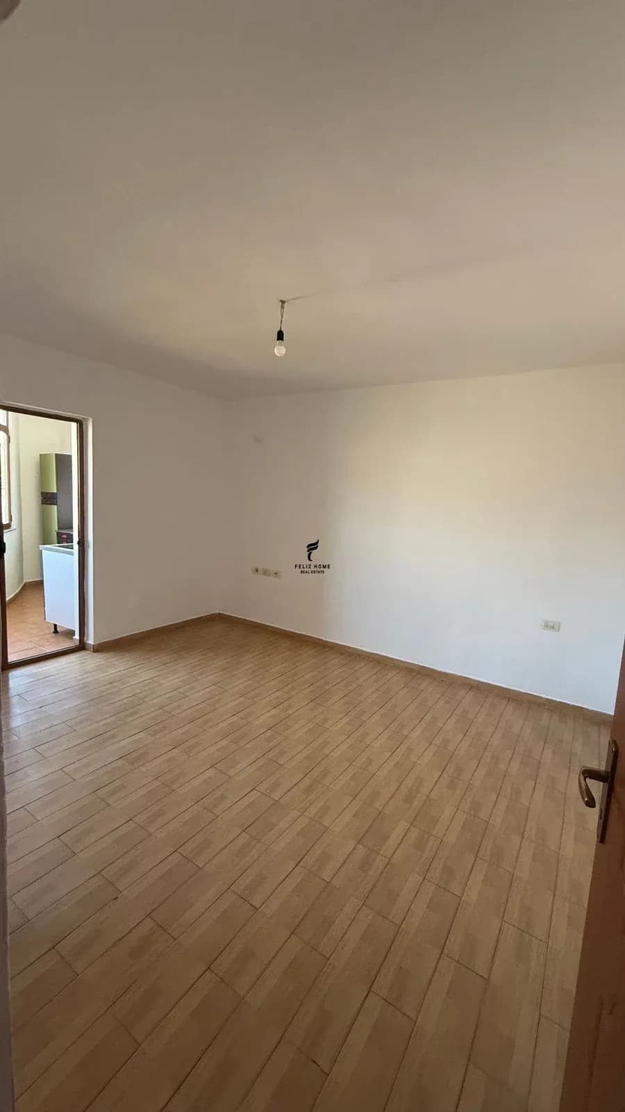 ZYRE ME QERA 62 M2 PAZARI I RI 40.000 LEKE