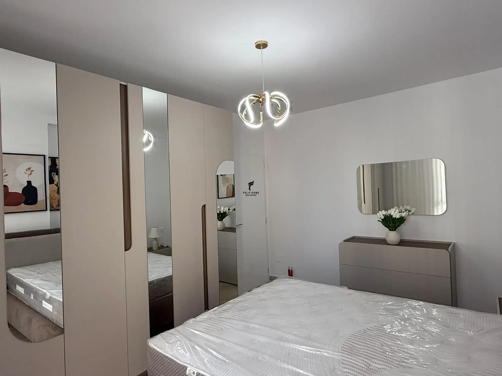 APARTAMENT ME QERA 2+1 RRUGA E BARRIKADAVE 80.000 LEKE 4