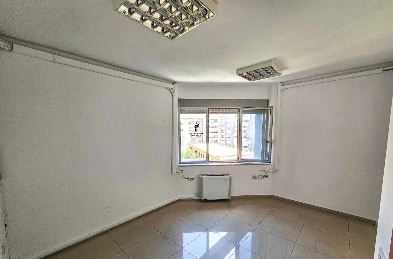 ZYRE ME QERA 300 M2 RRUGA E DIBRES 260.000 LEKE 4