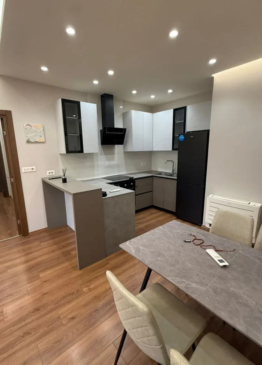 APARTAMENT ME QERA 2+1 RRUGA E DIBRES 70.000 LEKE 2