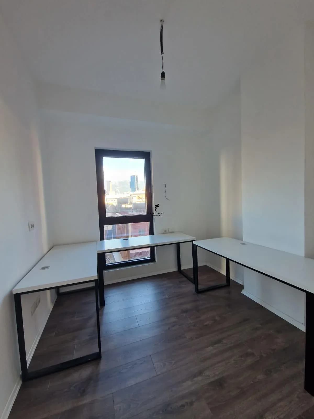 ZYRE ME QERA 123 M2 RRUGA E KAVAJES 1.070 EURO 2