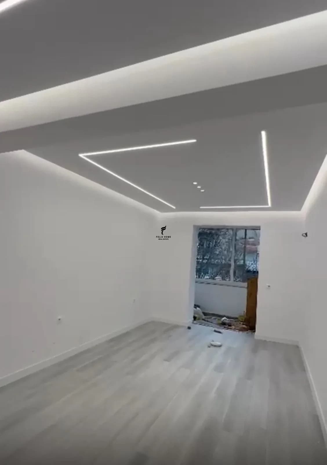 ZYRE ME QERA 80 M2 RRUGA E BARRIKADAVE 1.000 EURO 2