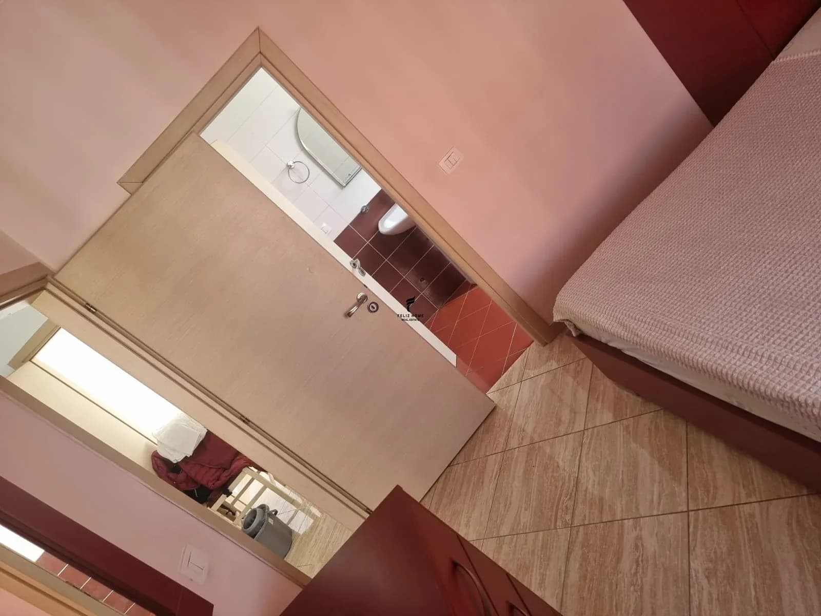 APARTAMENT ME QERA 2+1 PALLATI ME SHIGJETA 50.000 LEKE 4