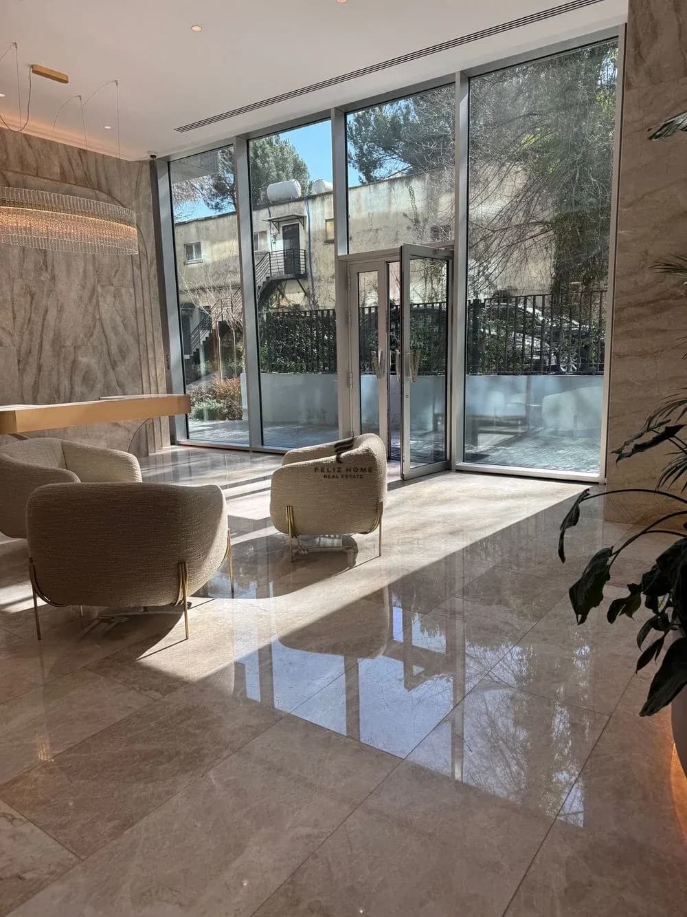 ZYRE ME QERA 264.71 M2 BLLOK 9.300 EURO 2