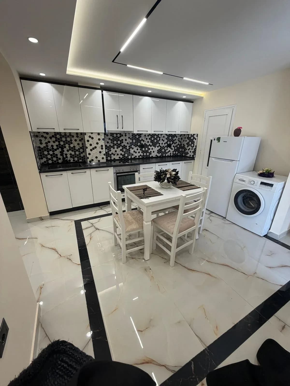 APARTAMENT ME QERA 2+1+2 RRUGA E ELBASANIT 80.000 LEKE 2