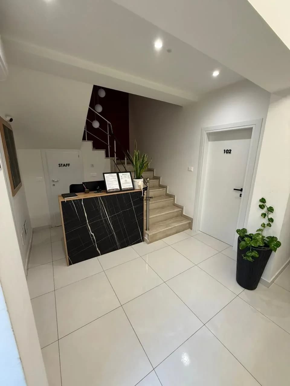HOTEL ME QERA 3 KATESH 9-KATESHET 750.000 LEKE 3