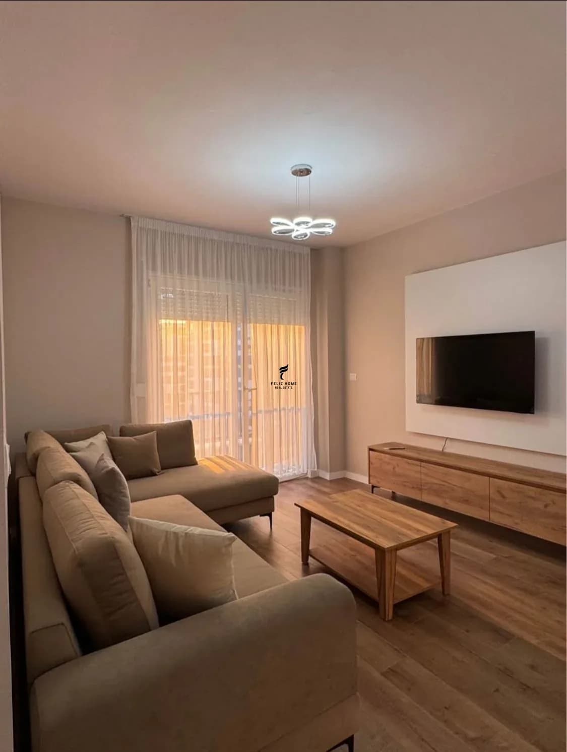 APARTAMENT ME QERA 2+1 UNIVERS CITY 55.000 LEKE