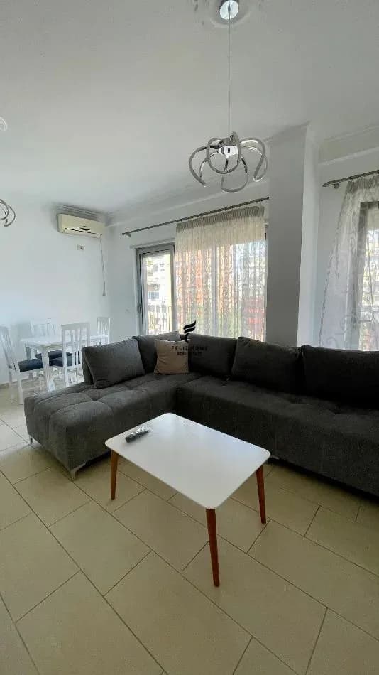 APARTAMENT ME QERA 1+1 MYSLYM SHYRI 80.000 LEKE
