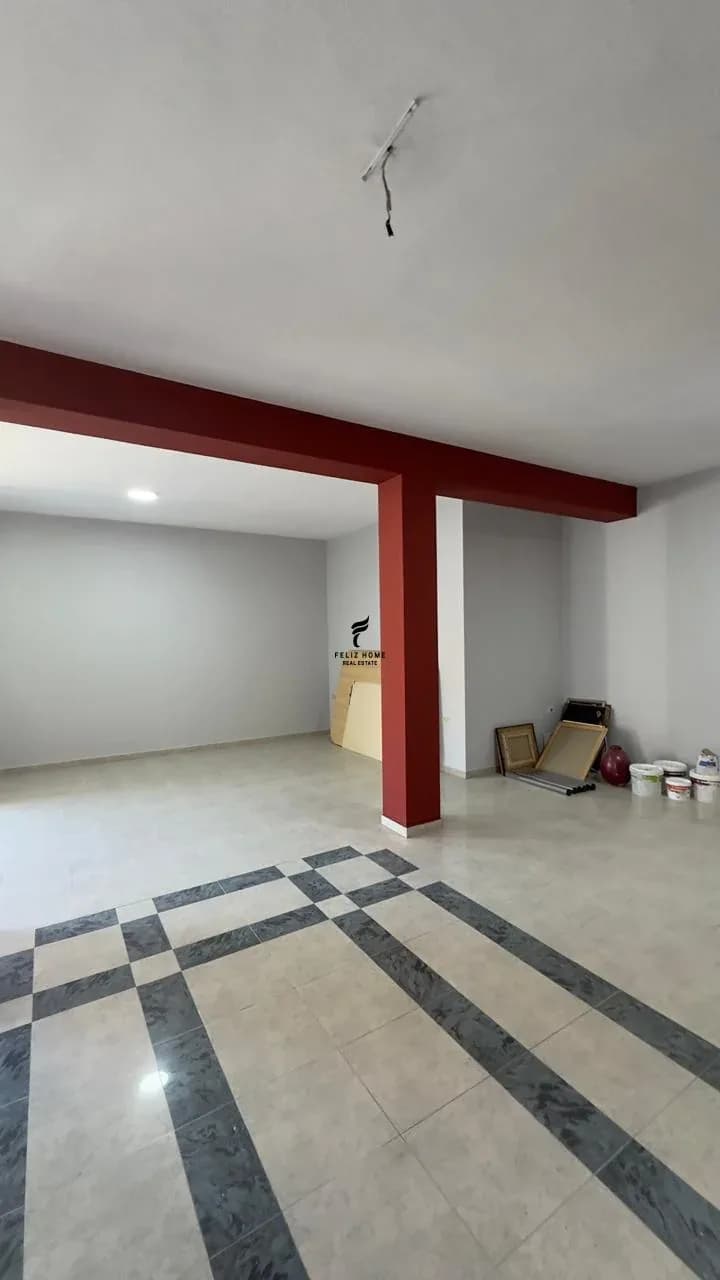 ZYRE ME QERA 120 M2 RRUGA E DURRESIT 95.000 LEKE
