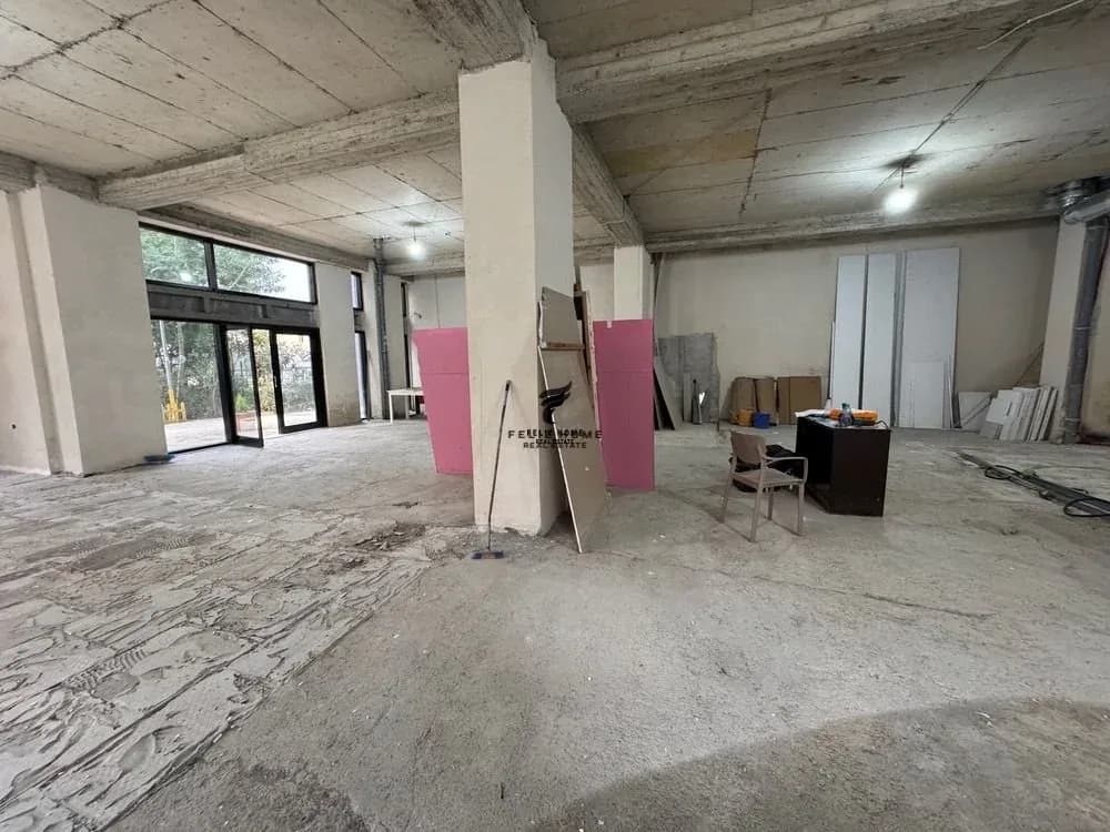 ZYRE ME QERA 210 M2 BRRYL 1.400 EURO 2