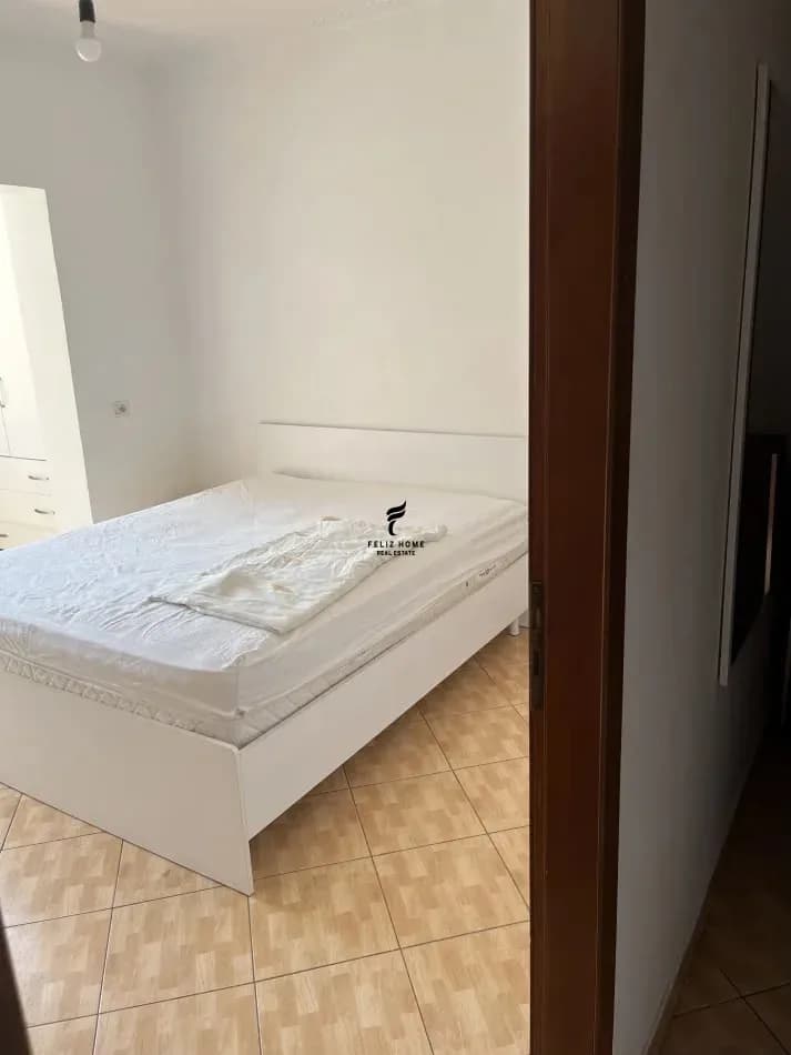 APARTAMENT ME QERA 1+1 XHAMLLIKU 40.000 LEKE 3