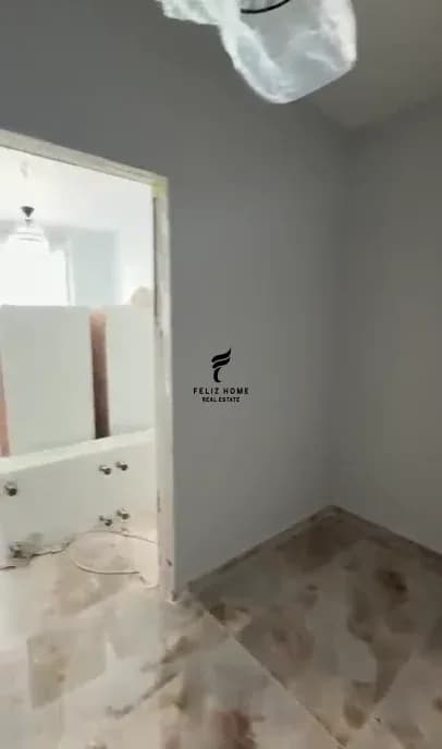 JEPEN 4 APARTAMENTE ME QERA ISH EKSPOZITA 240.000 LEKE