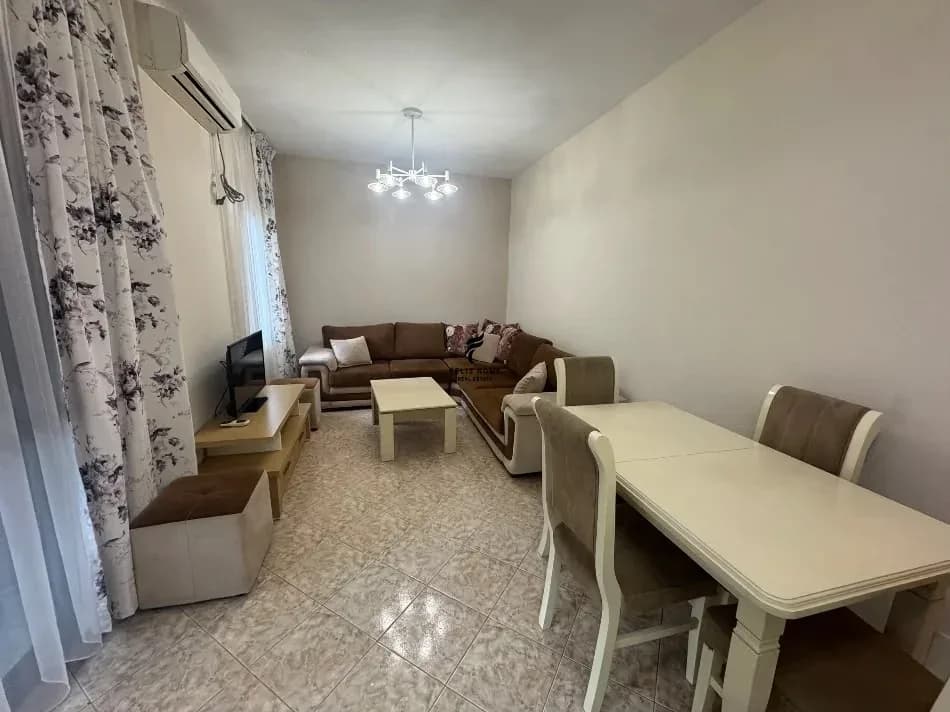 APARTAMENT ME QERA 1+1 21 DHJETORI 650 EURO