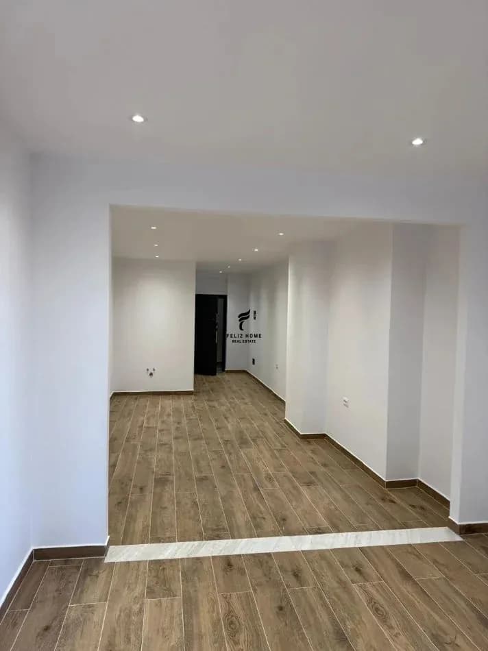ZYRE ME QERA 61 M2 BULEVARDI I RI 750 EURO