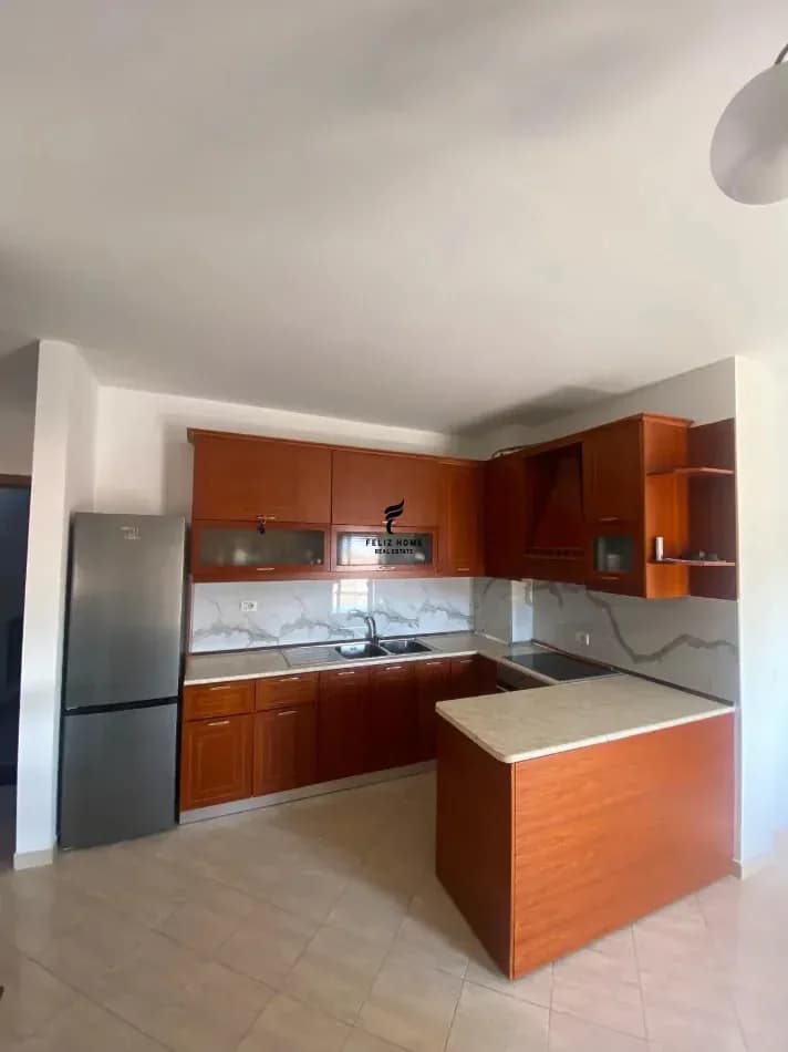 APARTAMENT ME QERA 2+1 KINOSTUDIO 55.000 LEKE 2