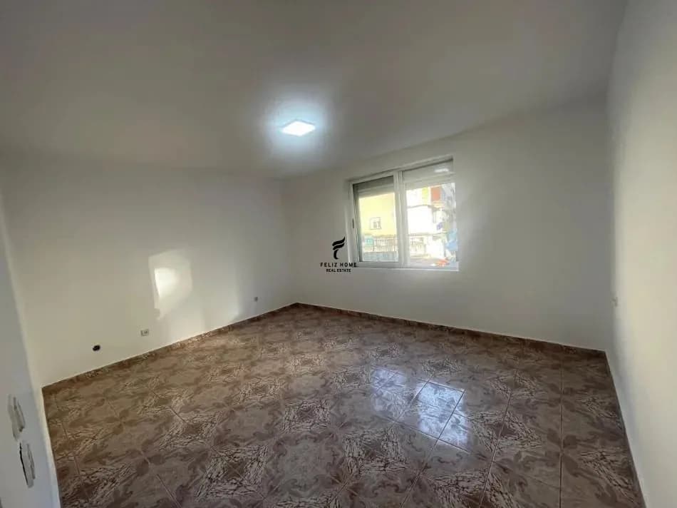 APARTAMENT ME QERA 2+1 RRUGA FERIT XHAJKO 50.000 LEKE 2