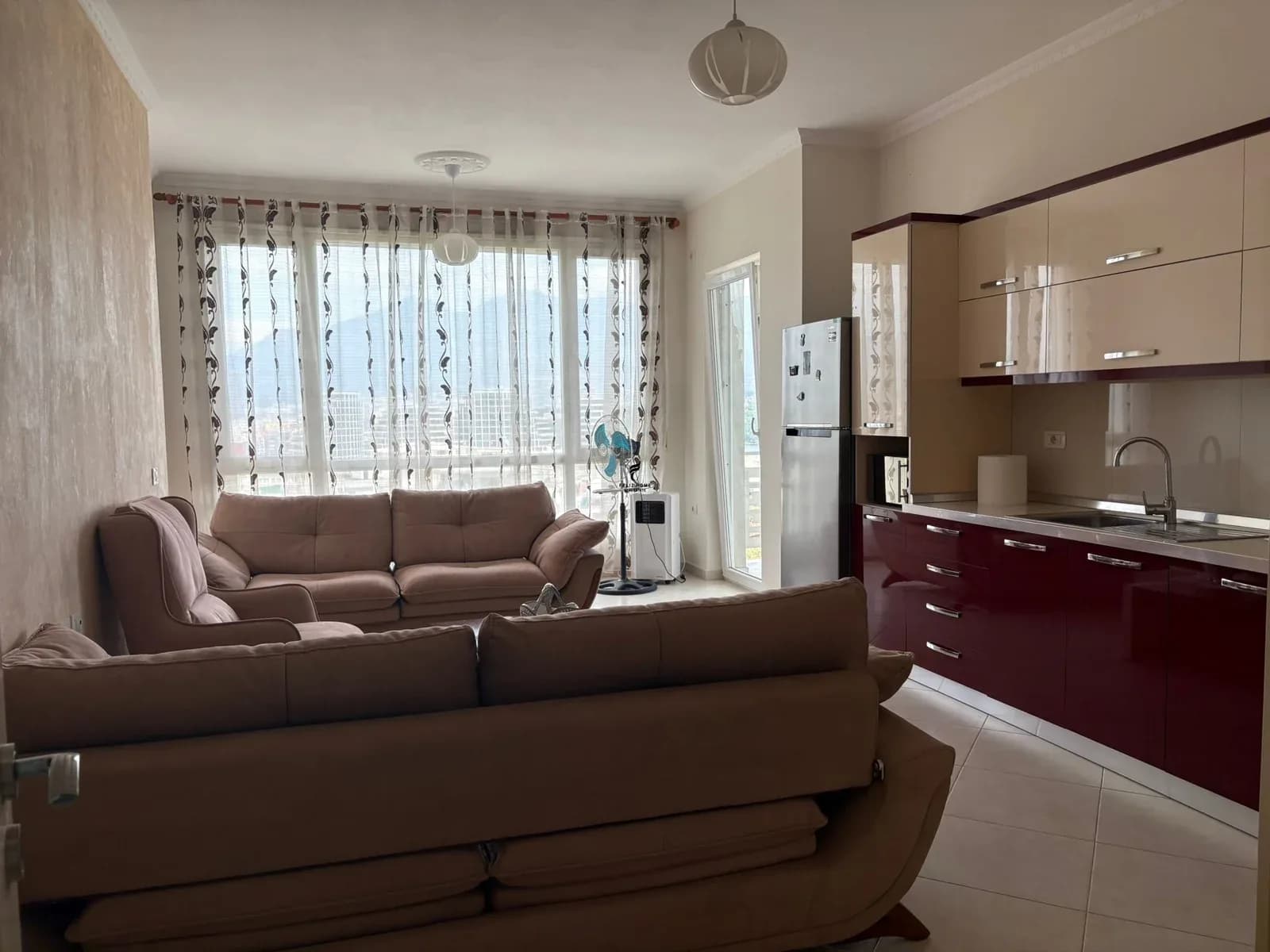 SHITET APARTAMENT 2+1 KOPSHTI BOTANIK 275.000 EURO 2