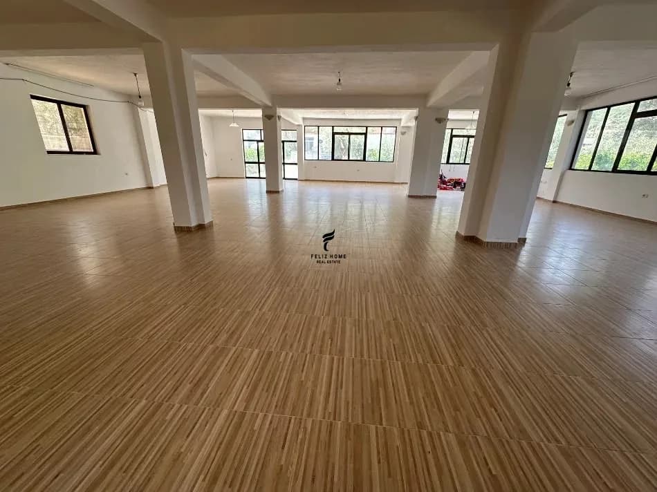 MAGAZINE ME QERA 220 M2 TEG 1.000 EURO