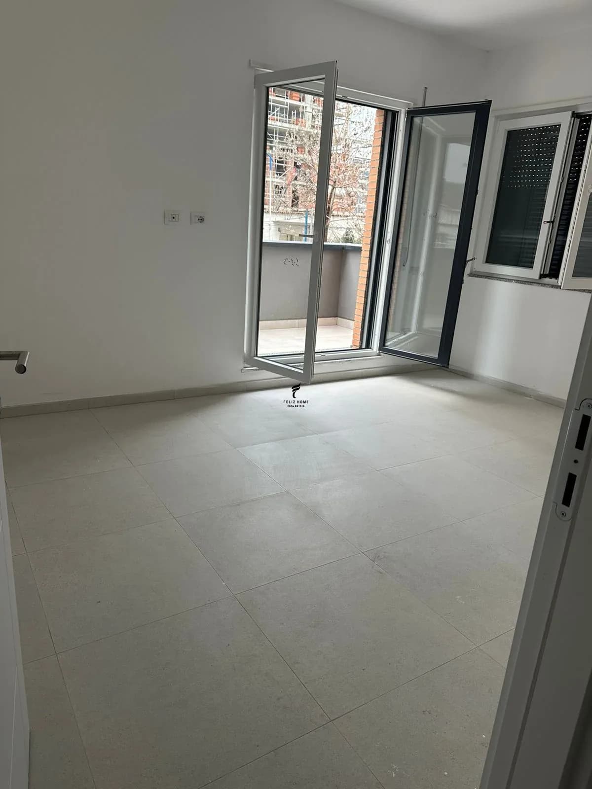 ZYRE ME QERA 120M2 BULEVARDI I RI 60.000 LEKE 3