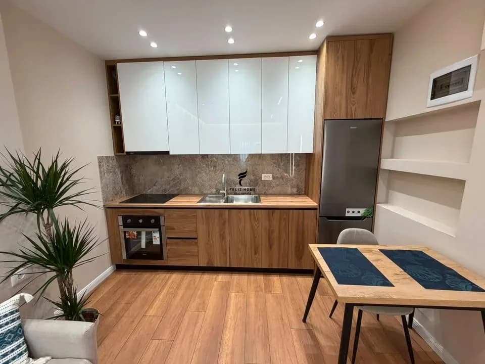 SHITET GARSONIERE 34 M2 PAZARI RI 120.000 EURO 4