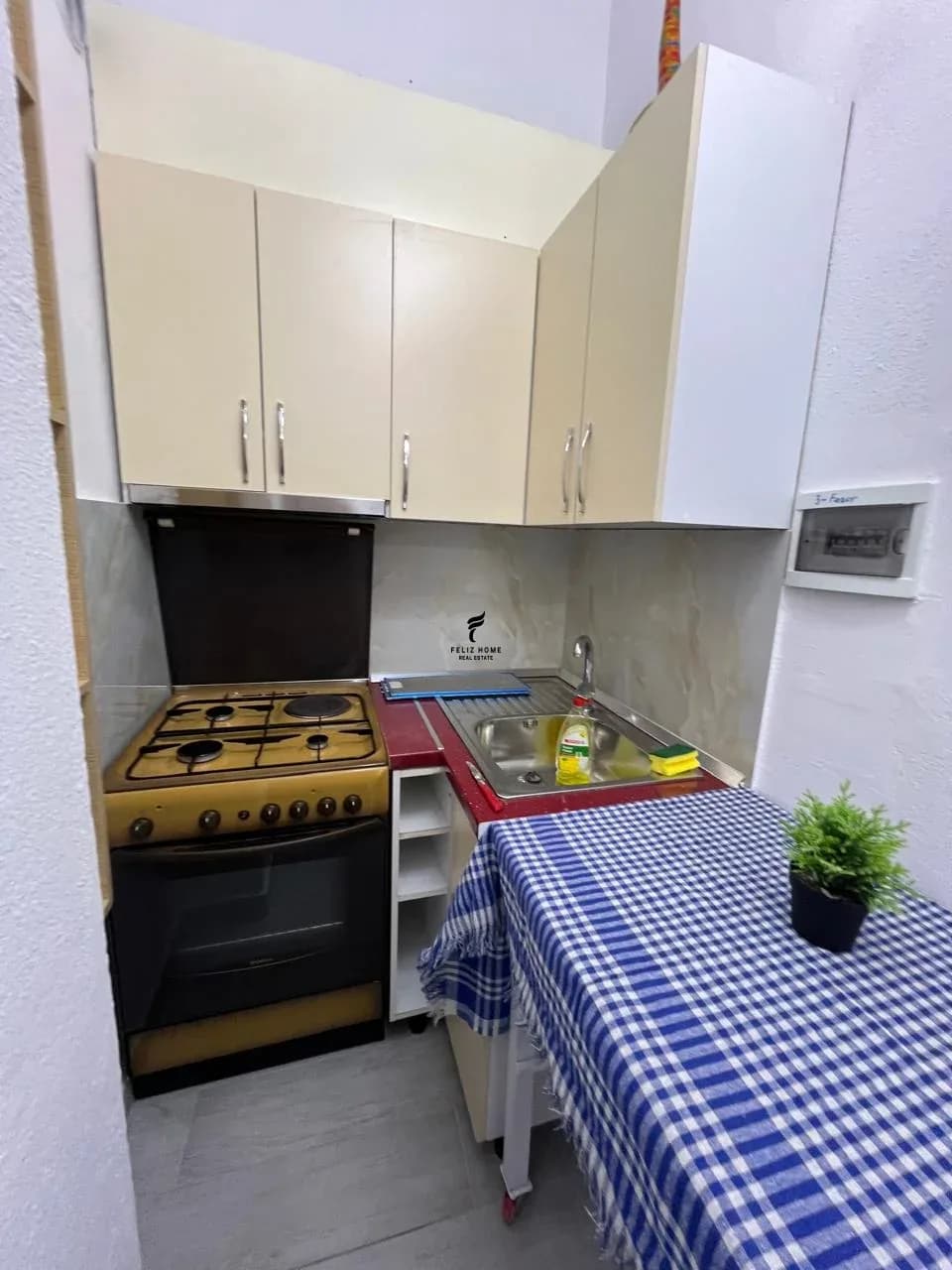 GARSONIEREN ME QERA 50 M2 ISH PARKU AUTOBUZEVE 40.000 LEKE 3