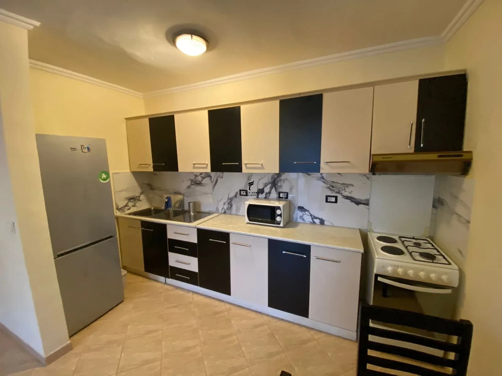 APARTAMENT ME QERA 2+1 MINE PEZA 65.000 LEKE 3