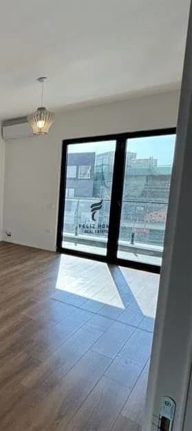 ZYRE ME QERA 122 M2 RRUGA E DIBRES 60.000 LEKE 3