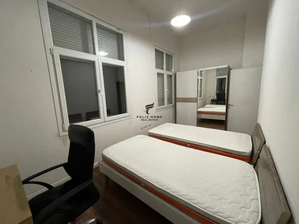 APARTAMENT ME QERA 2+1 ZOGU I ZI 800 EURO 3