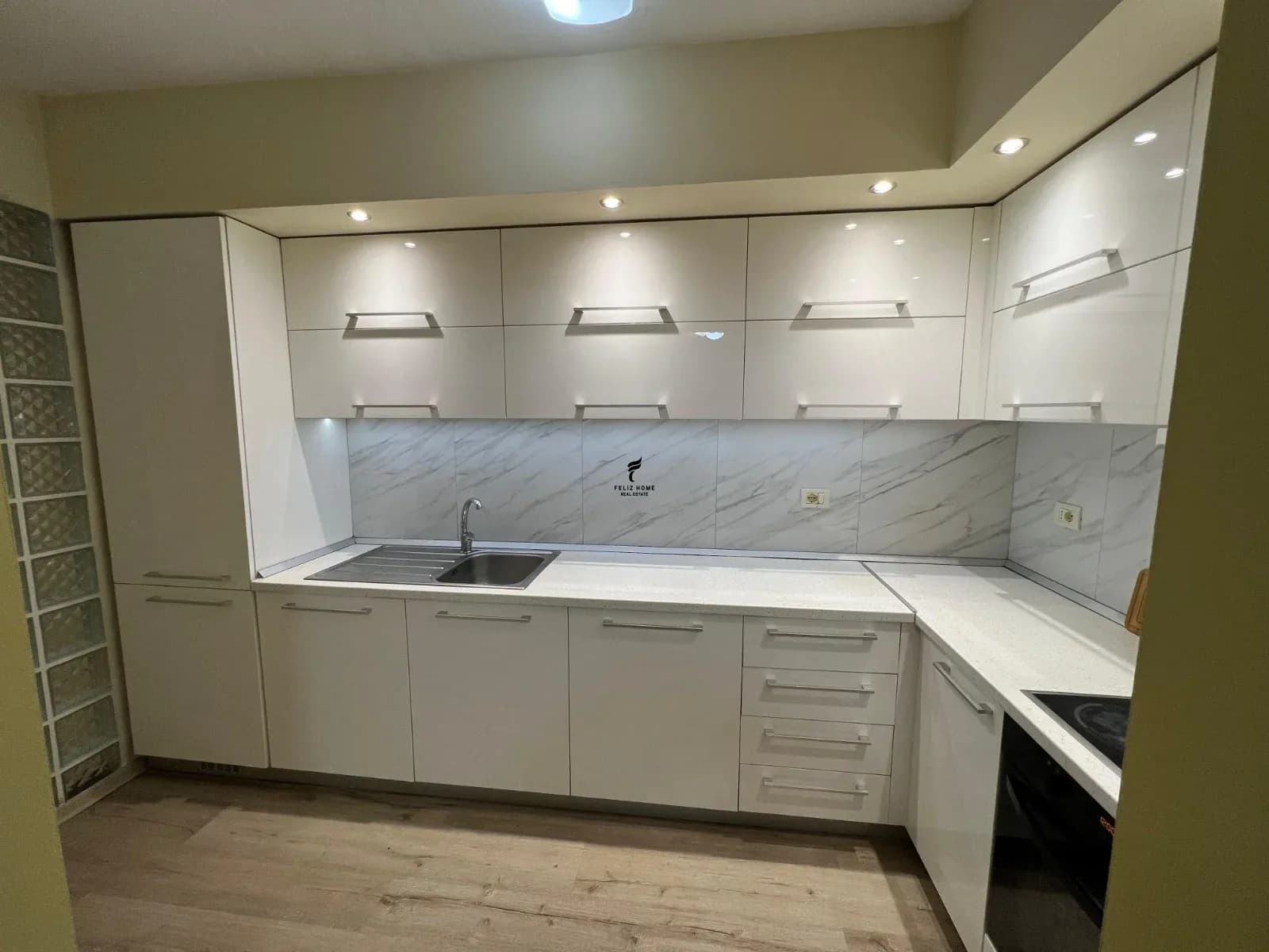 APARTAMENT ME QERA 3+1+2 LAPRAKE 60.000 LEKE 2