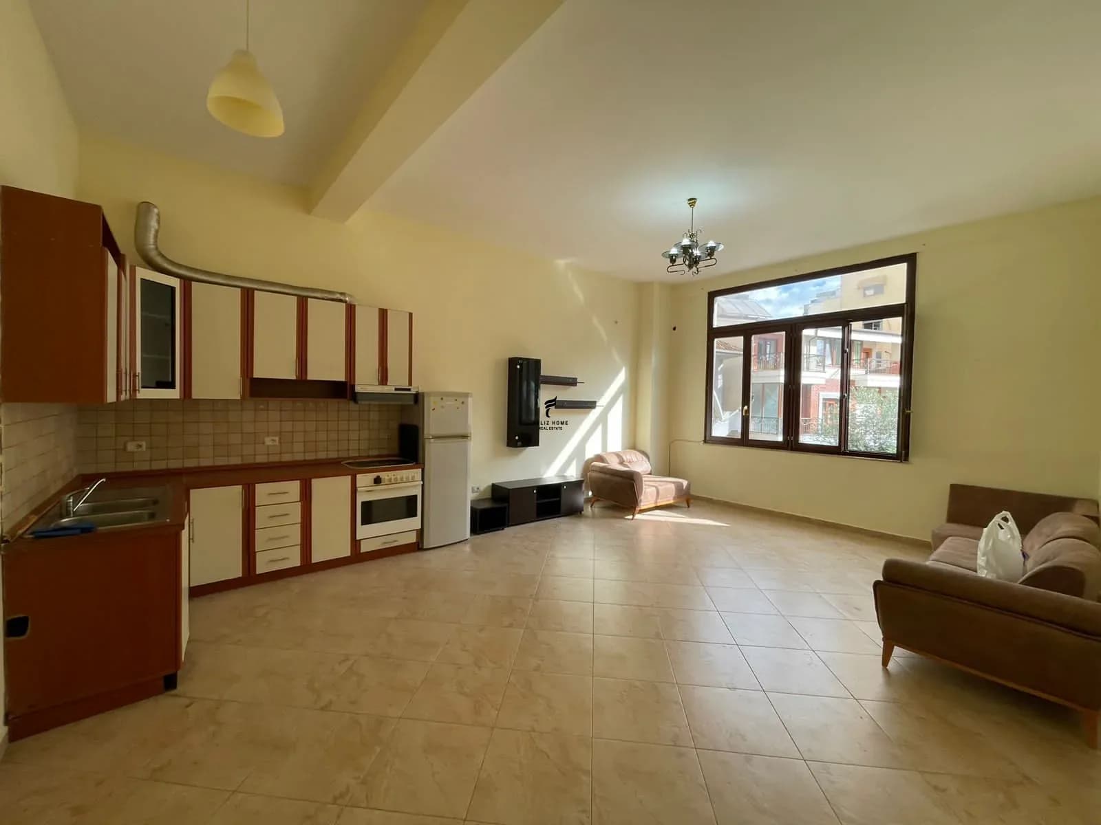 ZYRE ME QERA 89 M2 KOMUNA E PARISIT 60.000 LEKE 2