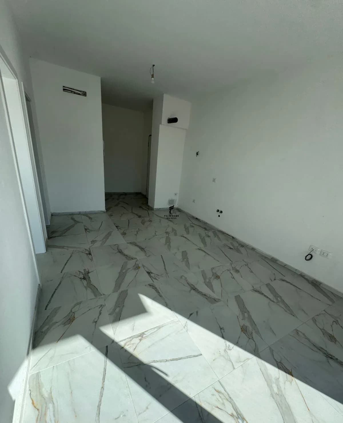 APARTAMENT ME QERA 1+1 LAPRAKE 40.000 LEKE 2