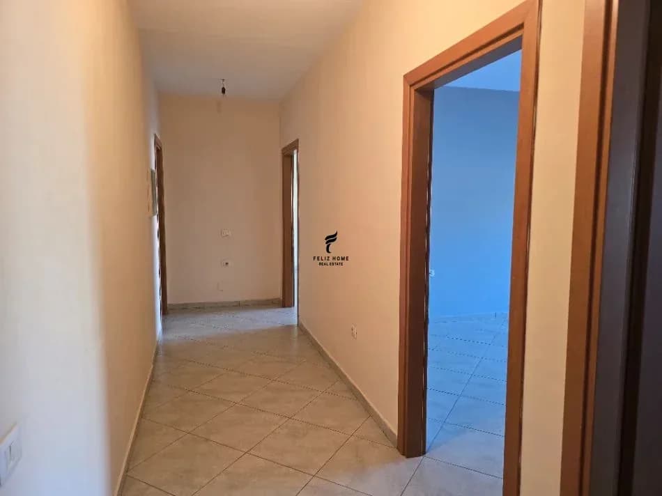 ZYRE ME QERA 120 M2 RRUGA BARDHYL 80.000 LEKE 4
