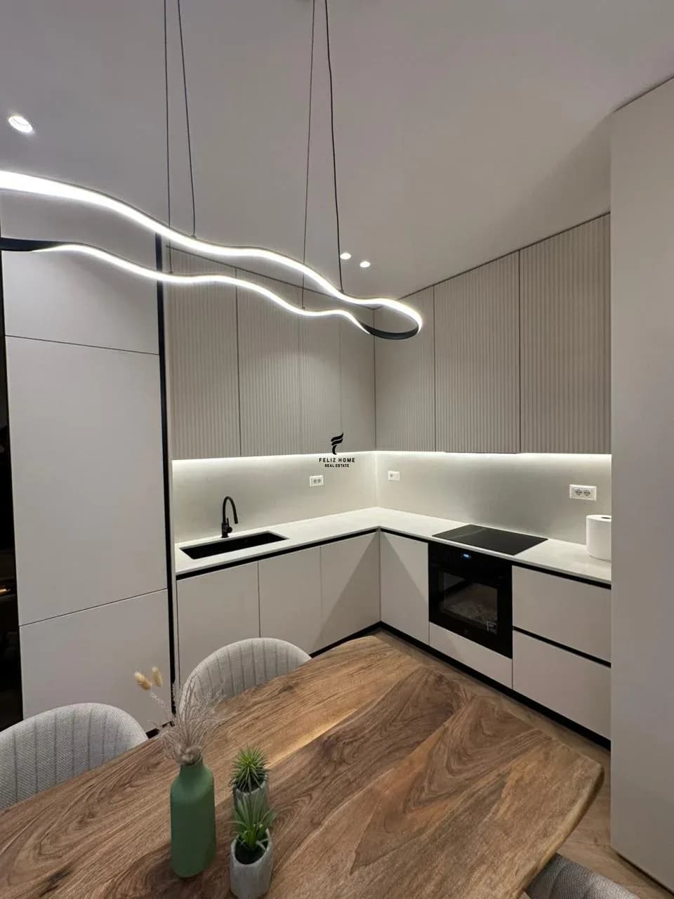 SHITET APARTAMENT 2+1+2 RRUGA E KAVAJES 410.000 EURO 2