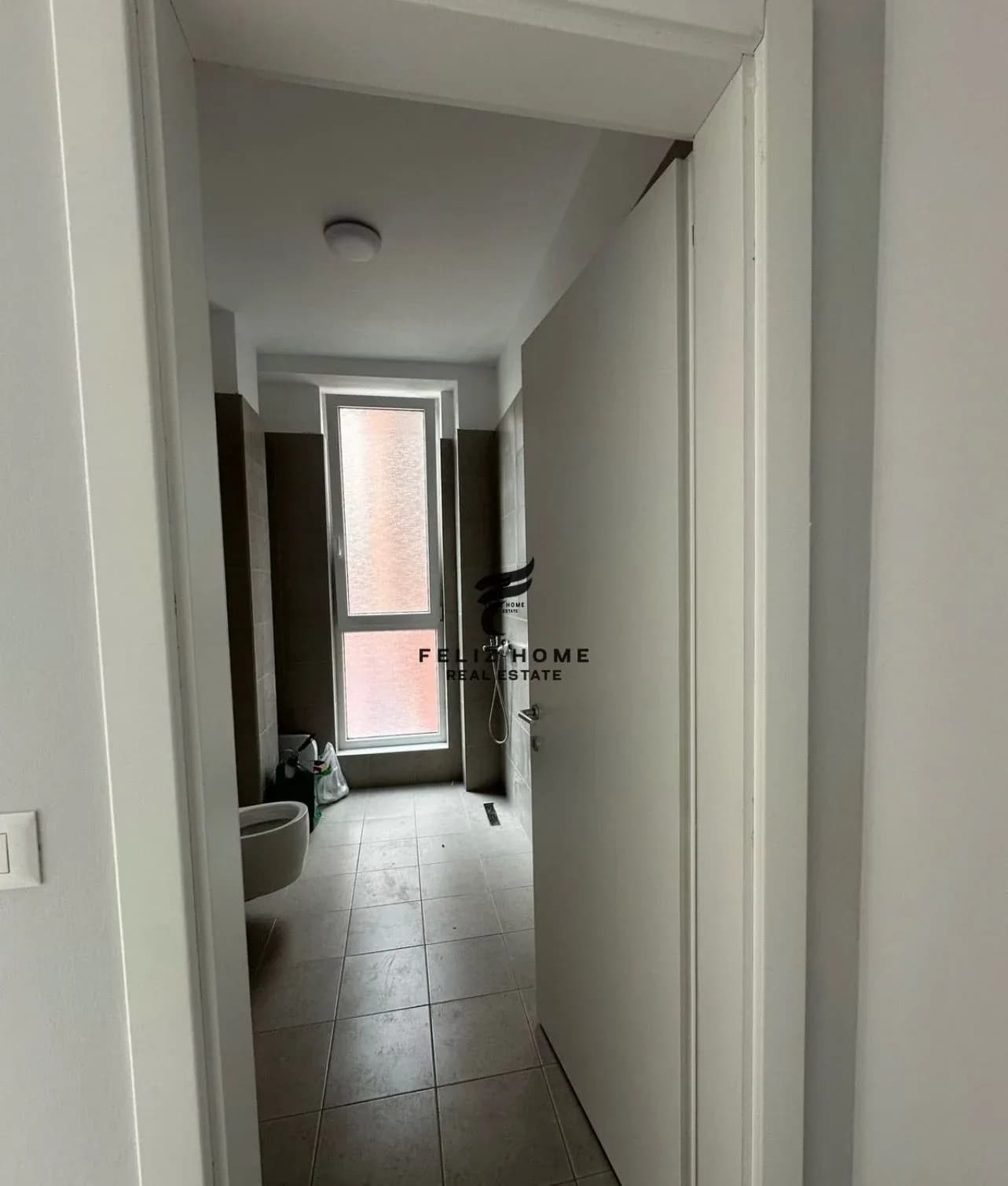 ZYRE ME QERA 120 M2 STACIONI TRENIT 1.500 EURO 4