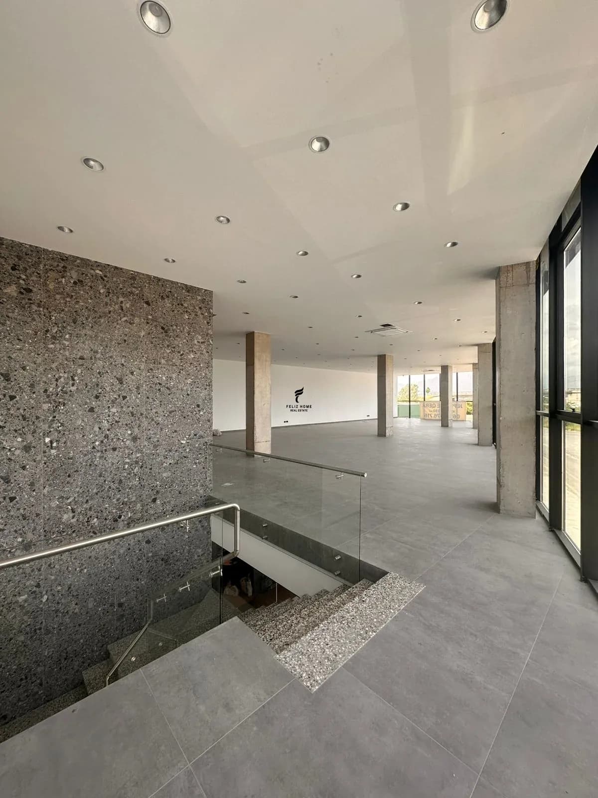 MAGAZINE ME QERA 260 M2 VORE 2.000 EURO