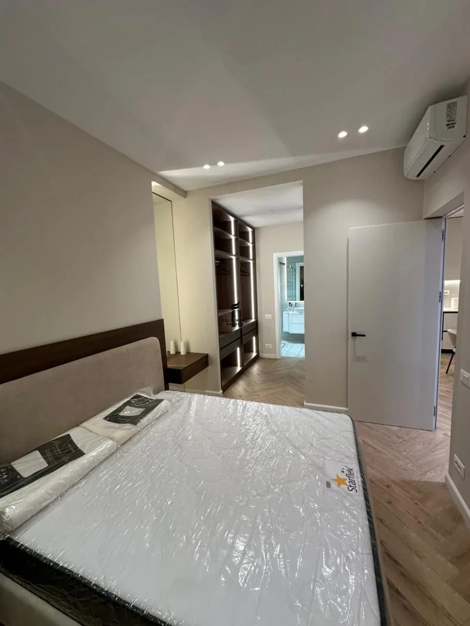 APARTAMENT ME QERA 2+1+2 RRUGA E KAVAJES 180.000 LEKE 3