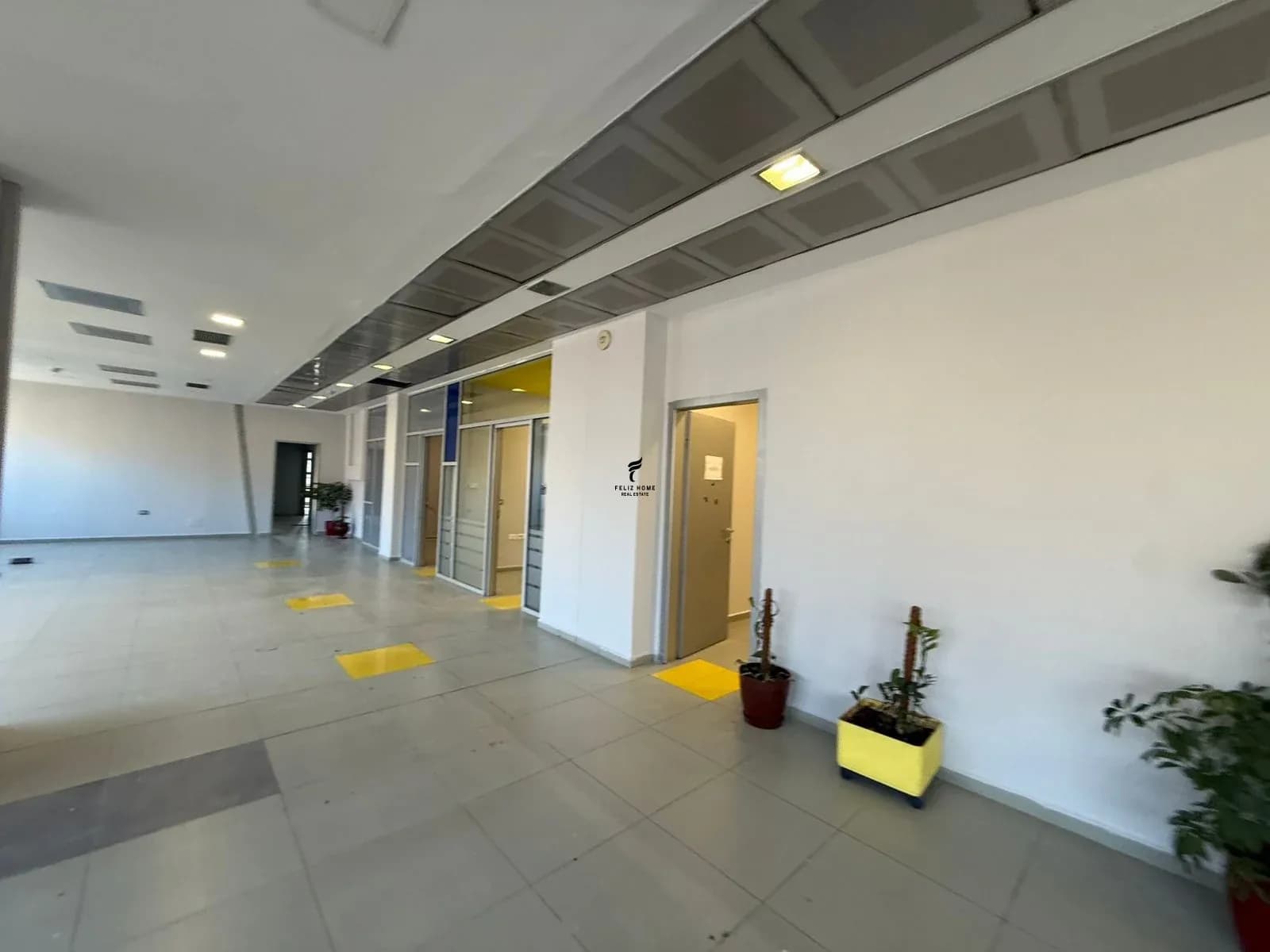 ZYRE ME QERA 580 M2 RRUGA E KAVAJES 11.000 EURO 4