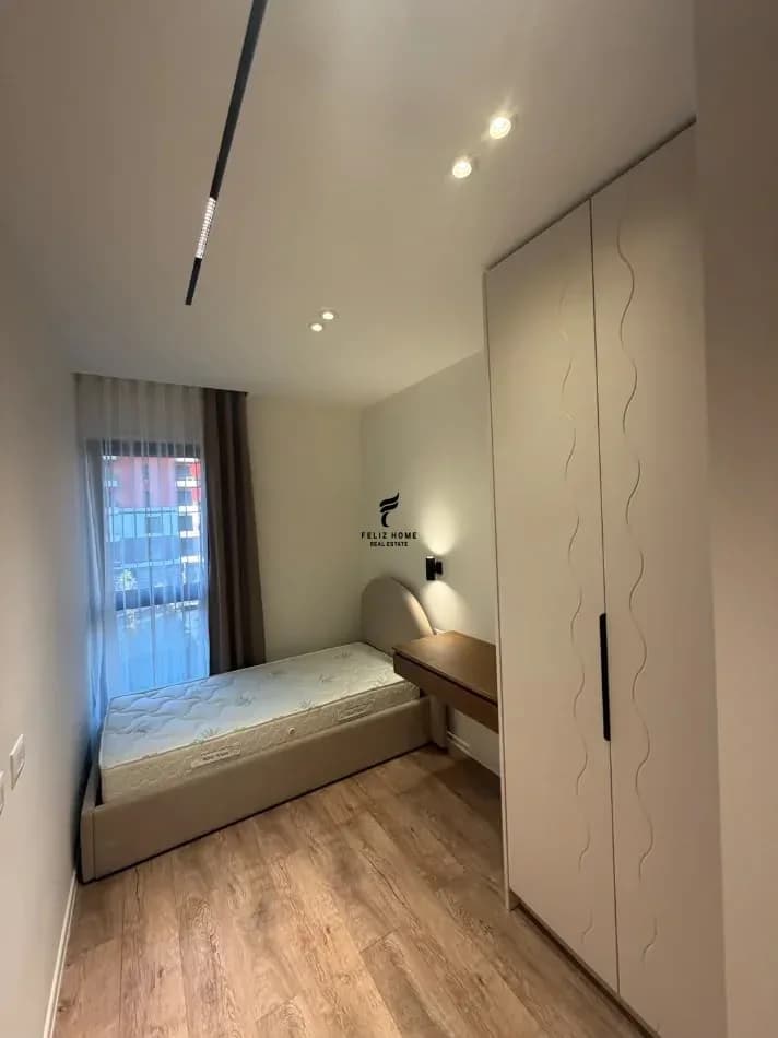 APARTAMENT ME QERA 3+1+2 STACIONI I TRENTI 1.100 EURO 4