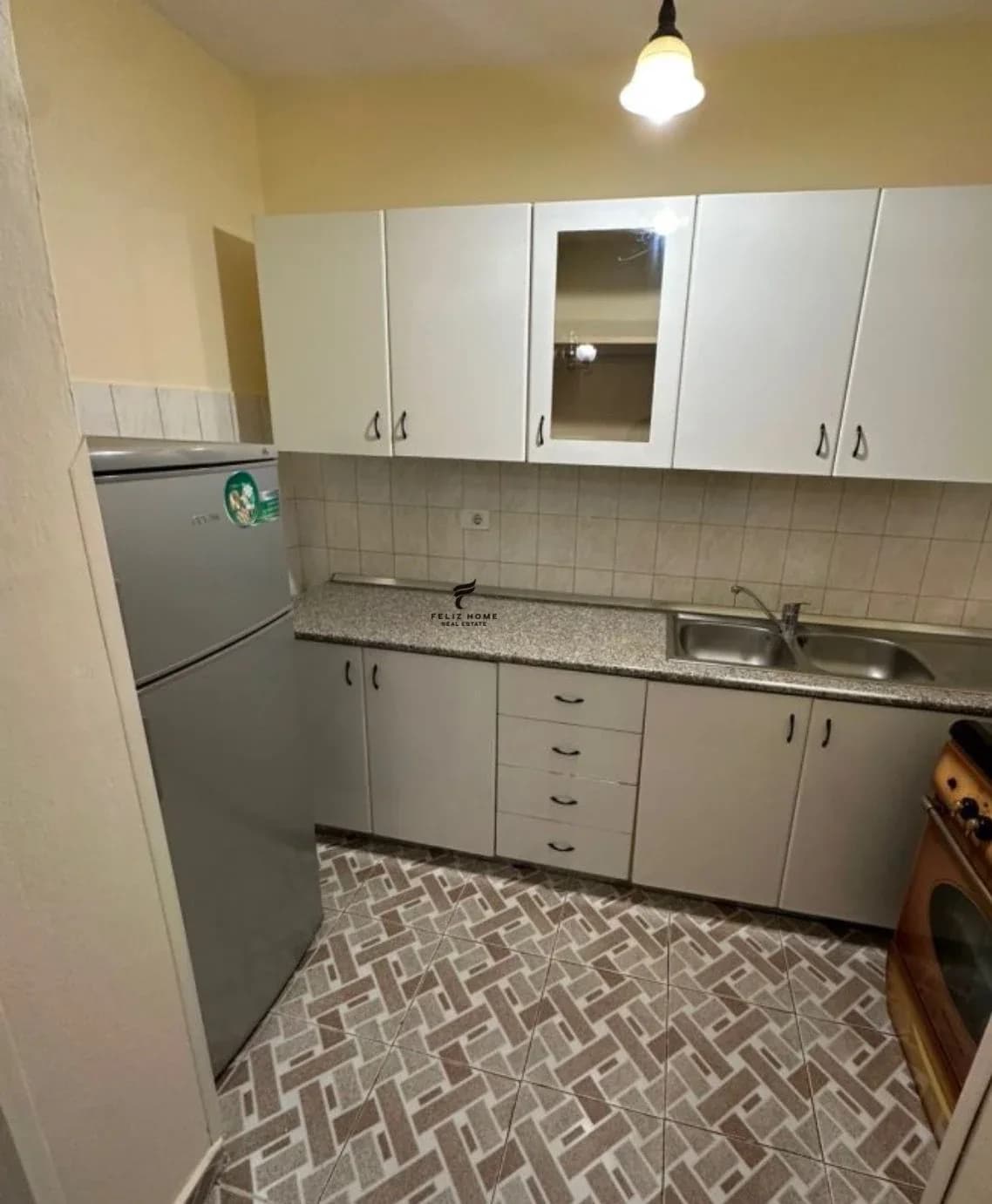 APARTAMENT ME QERA 3+1 BULEVARDI ZOGU 1 55.000 LEKE 3