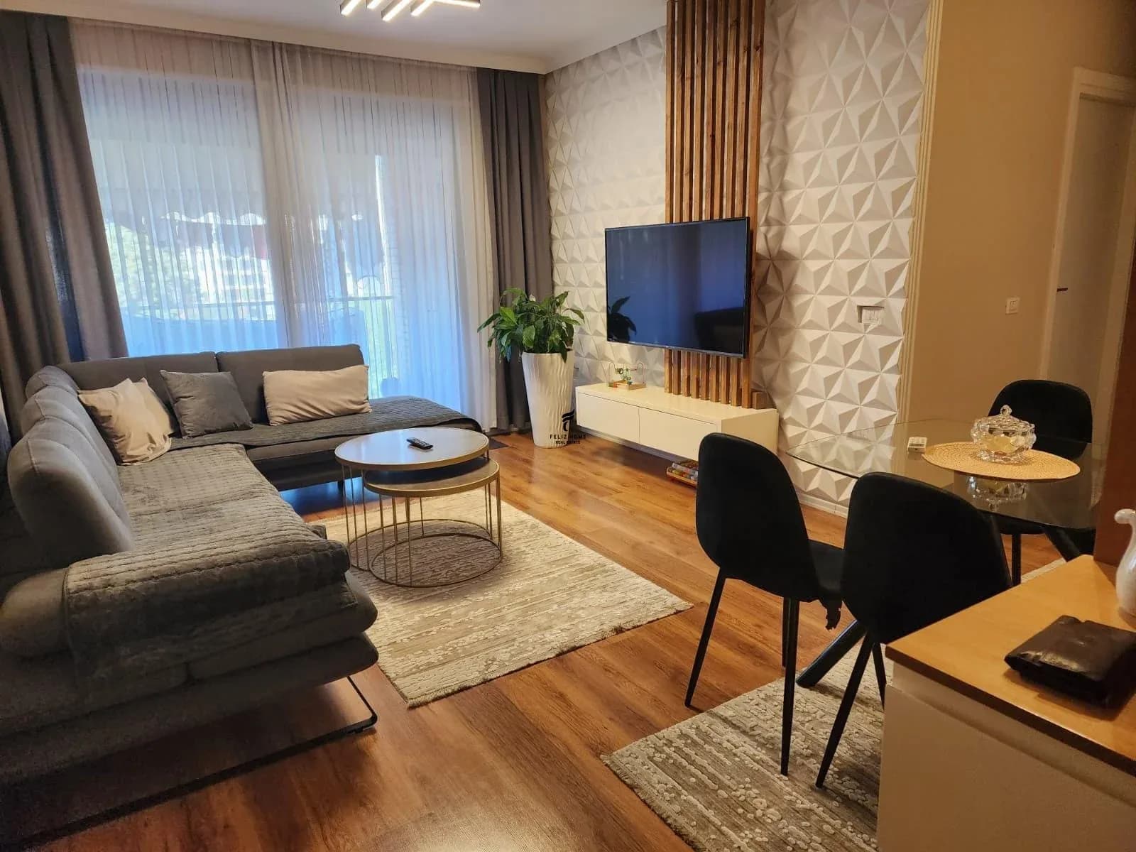 APARTAMENT ME QERA 2+1 DON BOSKO 1.000 EURO 2