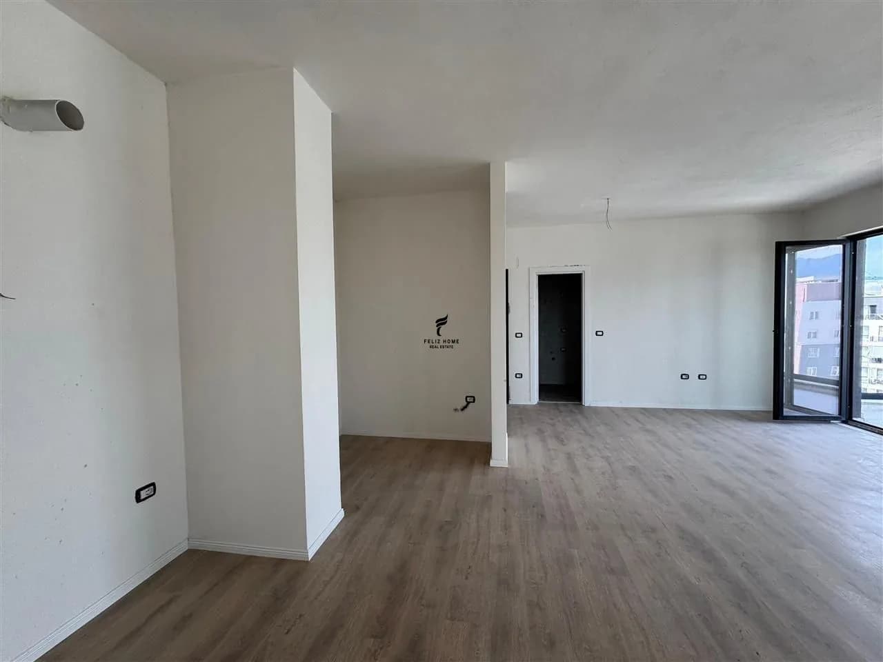 SHITET APARTAMENT 2+1 ISH FUSHA AVIACIONIT 180.000 EURO 2