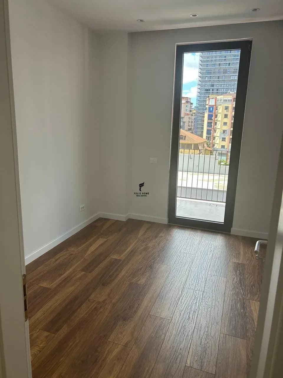 ZYRE ME QERA 116 M2 RRUGA E KOSOVAREVE 170.000 LEKE