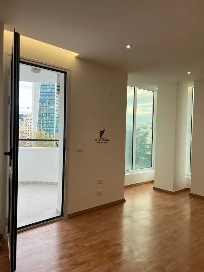 ZYRE ME QERA 190 M2 RRUGA E ELBASANIT 200.000 LEKE 2