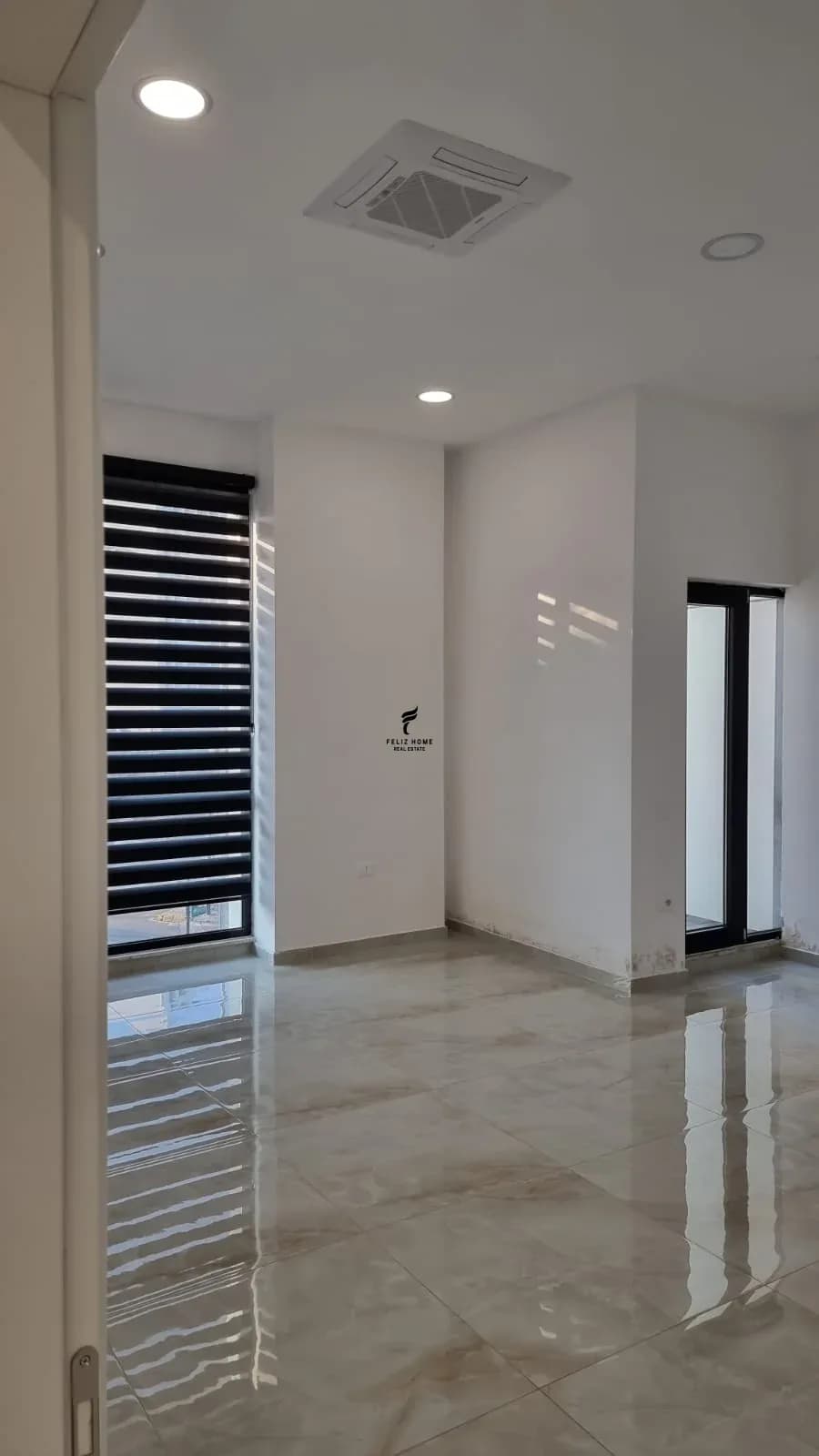 ZYRE ME QERA 227 M2 RRUGA E DIBRES 3.200 EURO 2