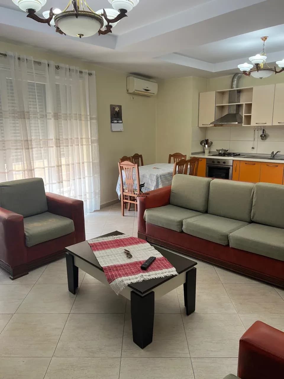 APARTAMENT ME QERA 2+1 PAZARI RI 70.000 LEKE 2