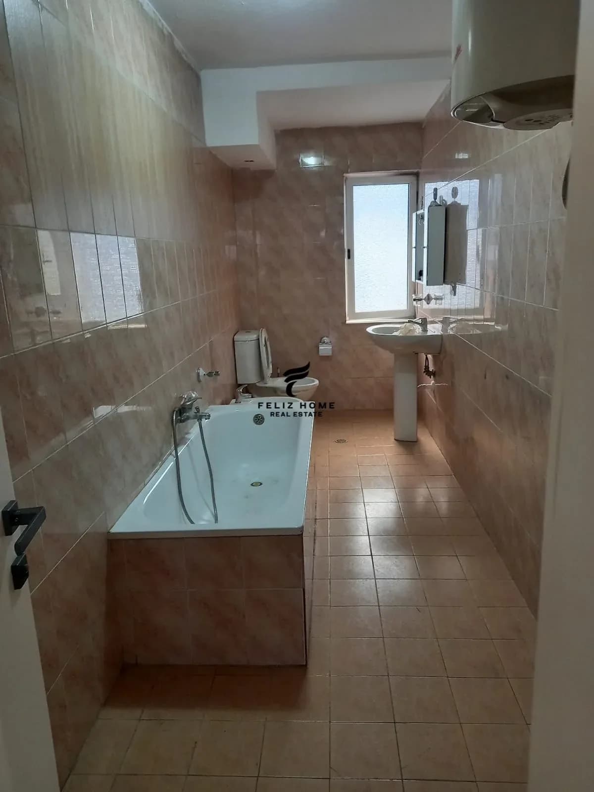 ZYRE ME QERA 120 M2 BLLOKU 800 EURO 4
