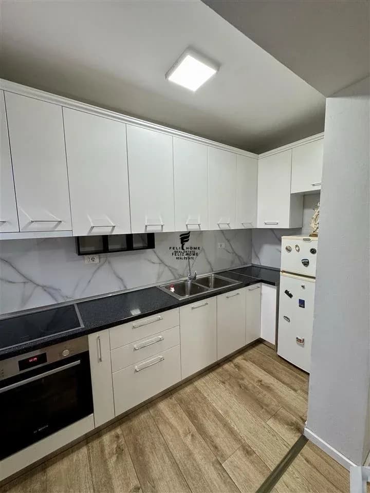 APARTAMENT ME QERA 1+1 MYSLYM SHYRI 65.000 LEKE 2