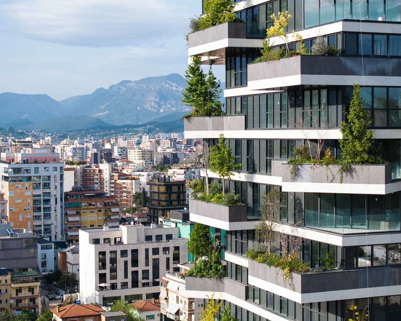 ZYRE ME QERA 100 M2 AIR ALBANIA 3500 EURO
