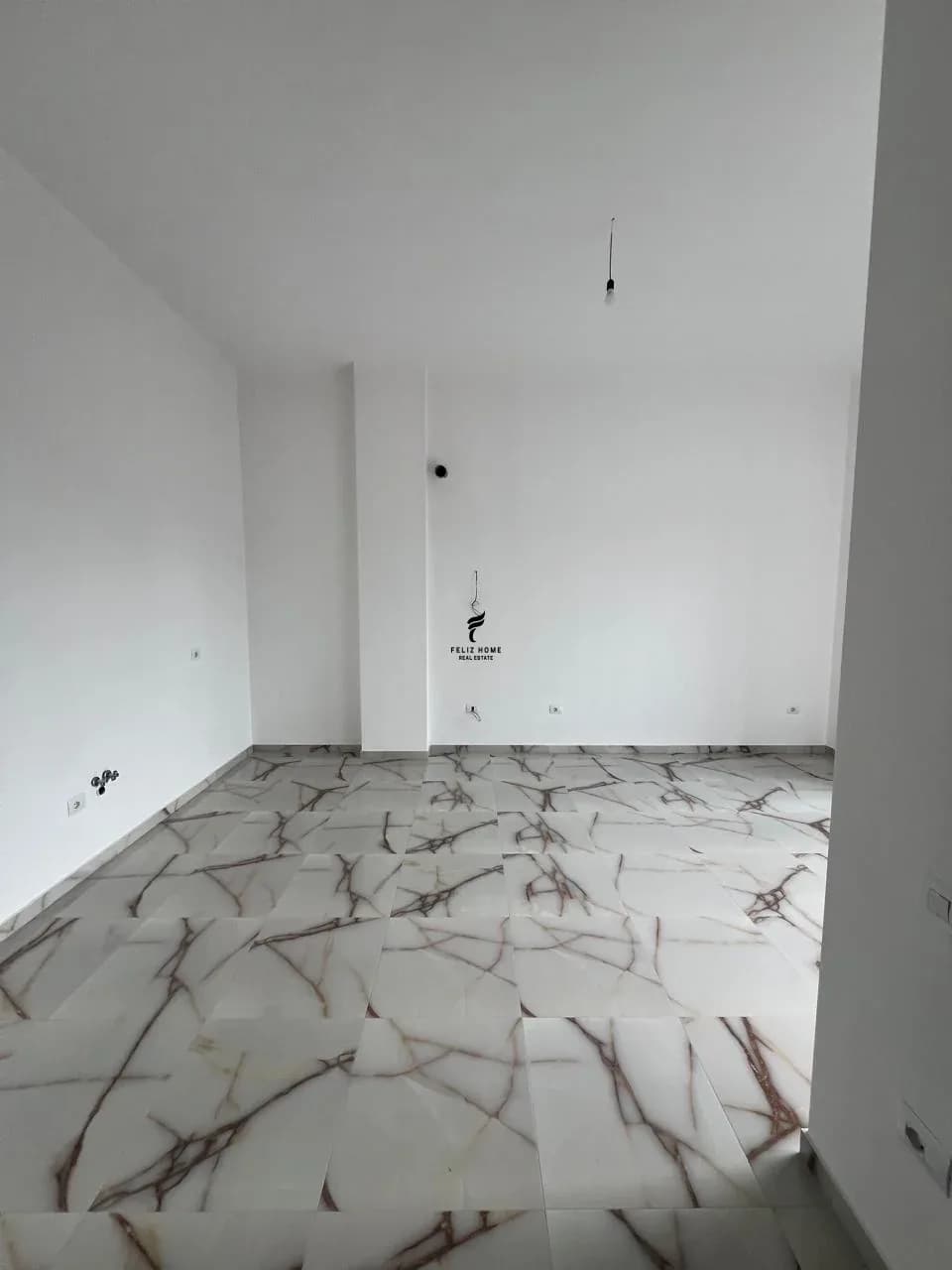 ZYRE ME QERA 106 M2 RRUGA E BARRIKADAVE 100.000 LEKE 3
